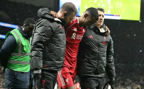 Diduga Alami Patah Kaki, Alexander Isak Terancam Absen Berbulan-bulan