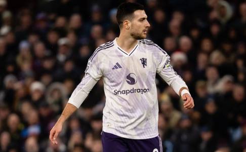 Diogo Dalot Bahas Kekalahan MU di Markas Aston Villa