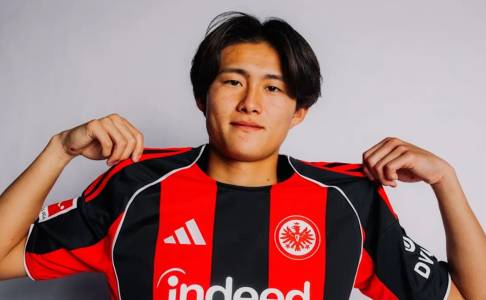 Eintracht Frankfurt Resmi Boyong Striker Muda Jepang, Keito Kamashiro