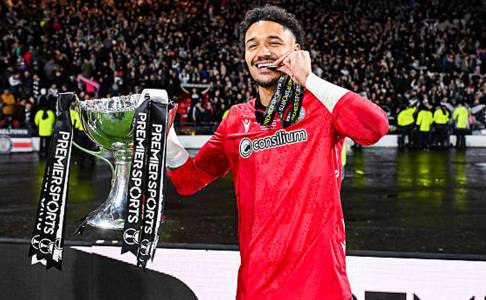 Eks Kiper Liverpool Jadi Pahlawan St Mirren di Final Piala Liga Skotlandia