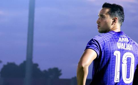 Ezra Walian Makin Matang Bersama Persik Kediri