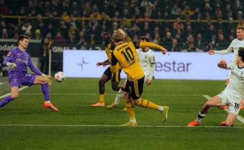 Gelandang Gladbach: Gol Pertama Borussia Dortmund Harusnya Dianulir Wasit!