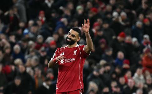 Gestur Mohamed Salah Picu Spekulasi Transfer, Arne Slot Anggap Normal