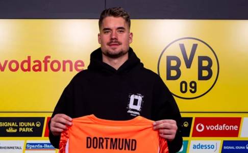 Ini Alasan Dortmund Perpanjang Kontrak Alexander Meyer
