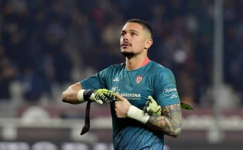 Inter dan Milan Bersaing untuk Datangkan Elia Caprile dan Zion Suzuki