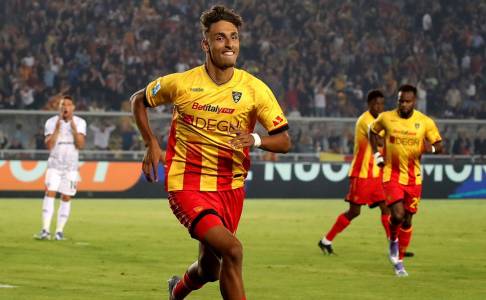 Inter Hadapi Persaingan Untuk Datangkan Bek Muda Lecce, Tiago Gabriel