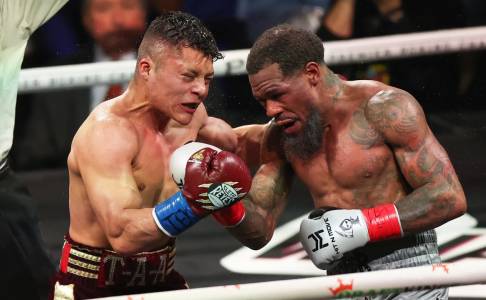 Isaac Cruz Pertahankan Gelar Usai Hasil Imbang Kontroversial Versus Roach