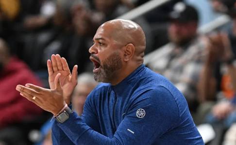 J.B. Bickerstaff Kritik Kepala Wasit Usai Dikalahkan Mavericks
