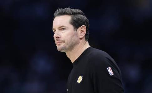JJ Redick Berikan Penjelasan Mengenai Kondisi Doncic Jelang Lawan Raptors