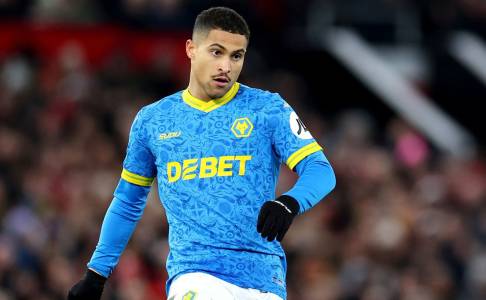 Joao Gomes Pilih Fokus Selamatkan Wolves di Tengah Rumor MU