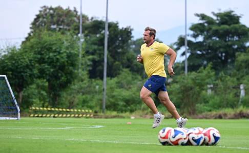 Kental Nuansa Reuni, Tak Ada Rahasia di Laga Persib vs Malut