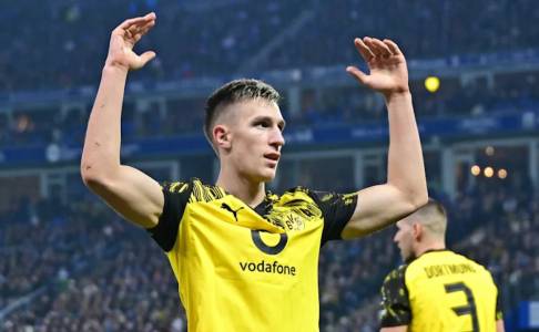 Legenda Desak Dortmund Bikin Deadline untuk Kontrak Baru Nico Schlotterbeck