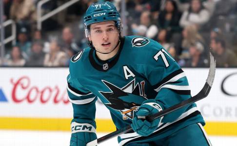 Macklin Celebrini: Bermain untuk Tim Kanada Akan Jadi “Kehormatan Besar”