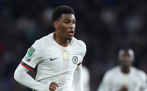 Manchester City dan Bayern Munich Tertarik pada Bek Muda Chelsea