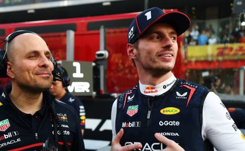 Max Verstappen Berikan Penghormatan kepada Teknisi Balap Lambiase