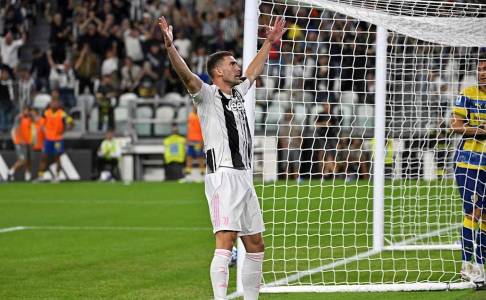 Media Italia: Dusan Vlahovic Masih Mungkin Perpanjang Kontrak di Juventus
