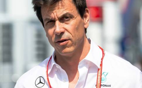 Mercedes Pertimbangkan Pangkas Jumlah Tim Pelanggan Setelah 2030