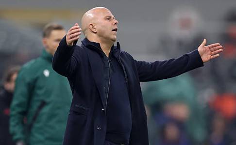 Mohamed Salah Kembali Masuk Skuat, Arne Slot Akui Situasi Tak Menyenangkan