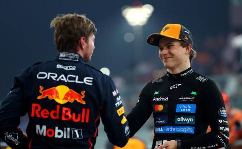 Oscar Piastri Berhasil Kacaukan Rencana Verstappen di Yas Marina