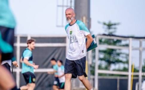 Persebaya Surabaya Depak Eduardo Perez Usai Gagal Menang di Derby Jatim