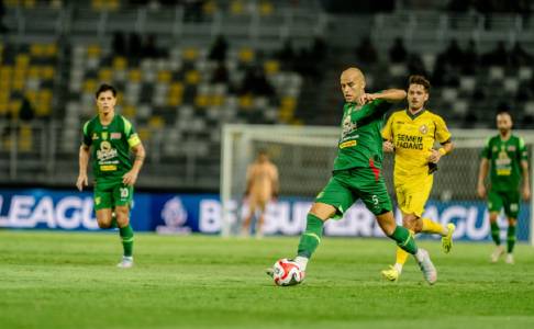 Persebaya Surabaya Pantau Kondisi 2 Pemain Bertahan Jelang Hadapi Borneo FC