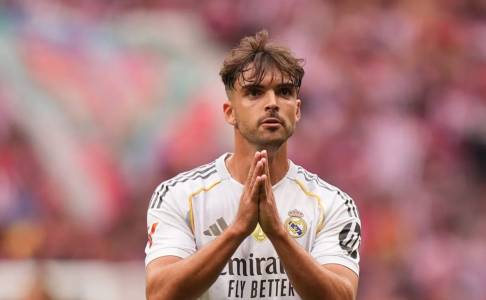 Raul Asencio Berikan Dukungan ke Vinicius Usai Dicemooh Fans Real Madrid