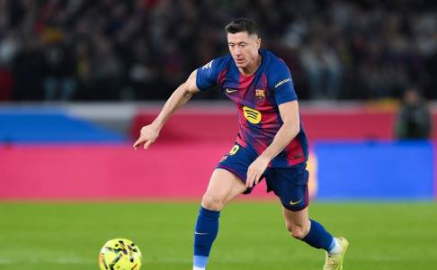 Robert Lewandowski Bangga Terima Penghargaan Medali di Polandia