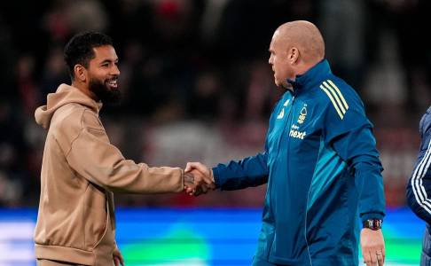 Sean Dyche Tegaskan Klausul Douglas Luiz Tak Pengaruhi Seleksi Pemain