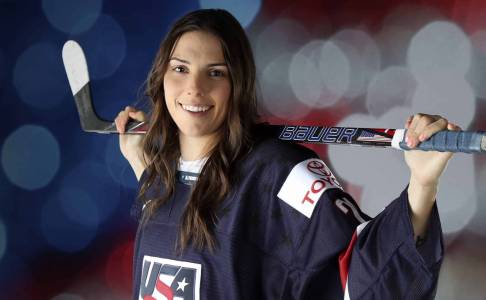 Tatap Olimpiade Terakhir, Hilary Knight Tetap Jadi Wajah Hoki Es Putri AS