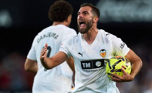 Valencia Tak Terkalahkan di Empat Laga, Luis Rioja Malah Tak Puas