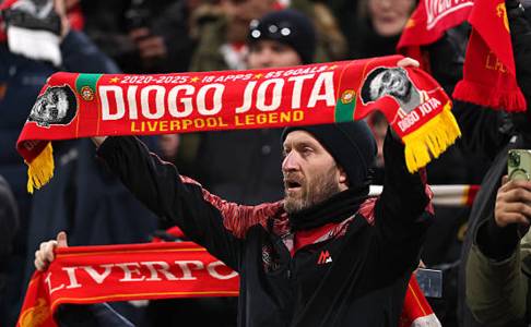 Van Dijk Tegaskan Tak Masalah Fans Liverpool Nyanyikan Lagu Diogo Jota