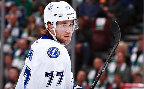 Victor Hedman Jalani Operasi, Bidik Comeback untuk Olimpiade Milan 2026