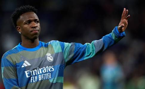Vinicius Jr Ingin Tetap Tinggal di Santiago Bernabeu