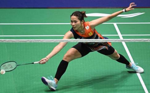 World Tour Finals 2025: Wang Zhiyi Singkirkan Ratchanok Intanon di Semifinal