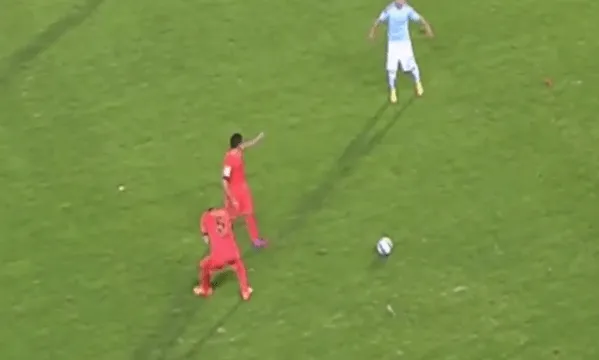 Striker Celta Vigo Diusir Wasit Karena Melempar Rumput Ke Pemain Lain
