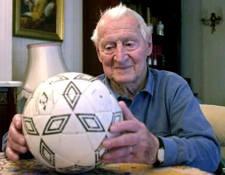 Laurent, Pencetak Gol Pertama Piala Dunia