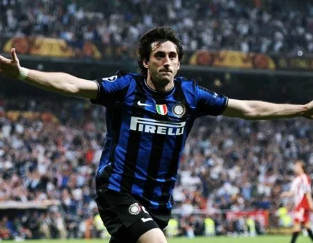 Milito Impikan Gol Untuk Argentina
