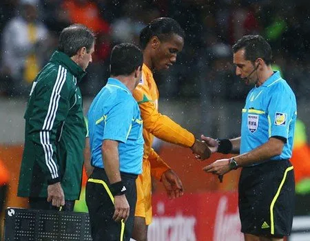 Brazil Selidiki Gips Drogba