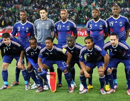 Pasukan Ayam Jantan Mogok Latihan