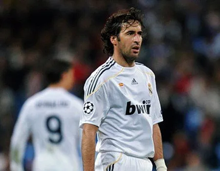 Schalke 04 Bidik Raul Gonzalez