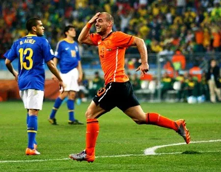 Belanda Tumbangkan Brazil 2-1