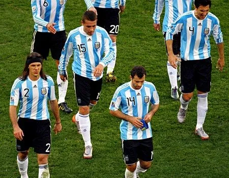 Gagal Lolos, Mascherano Bersedih