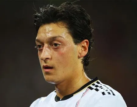 Arsenal Siap Ambil Ozil