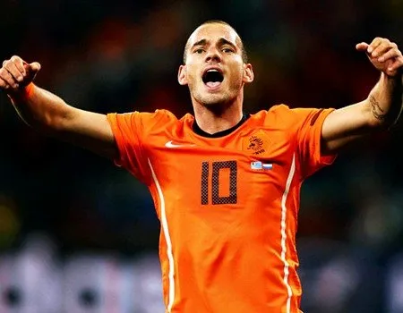 Sneijder Ucapkan Janji Setia