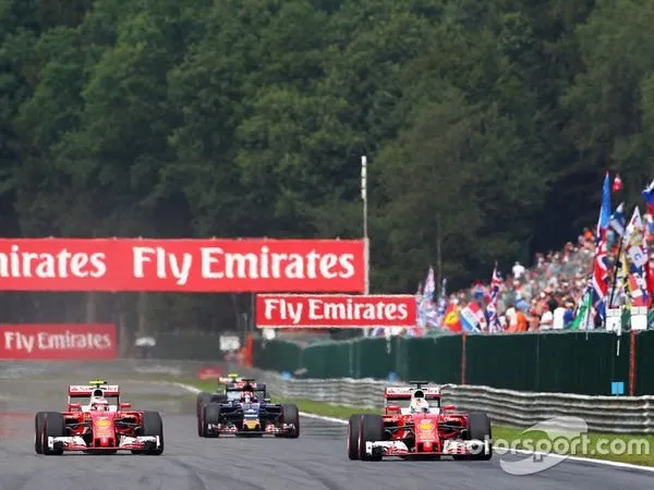 Berita Formula 1: Sebastian Vettel Membela Kritikan Kimi Raikkonen pada Max Verstappen