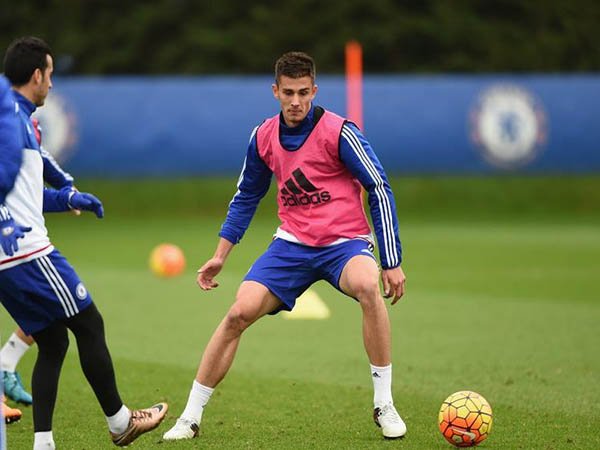 Berita Transfer Pemain: Bek Muda Chelsea Dipinjamkan ke Vitesse Arnhem