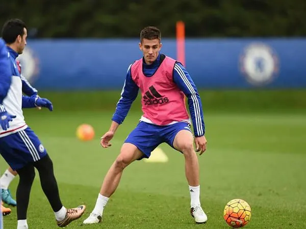 Berita Transfer Pemain: Bek Muda Chelsea Dipinjamkan ke Vitesse Arnhem