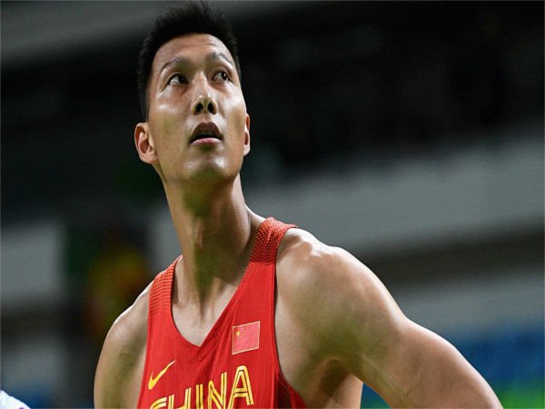 Berita Basket: Pemain baru Lakers Mendarat di Bandara Los Angeles