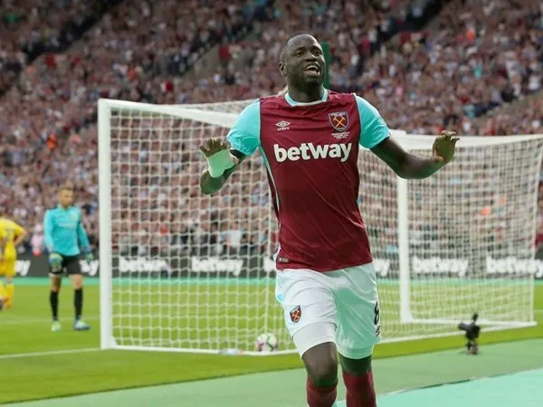 Berita Liga Inggris: Cheikhou Kouyate Ingin Wujudkan Ambisi West Ham Merumput di Liga Champions