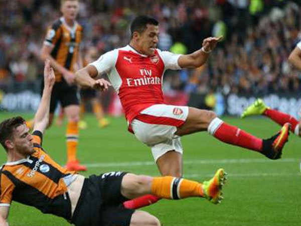 Berita Liga Inggris: Arsenal Menang Telak Lawan 10 Pemain Hull City
